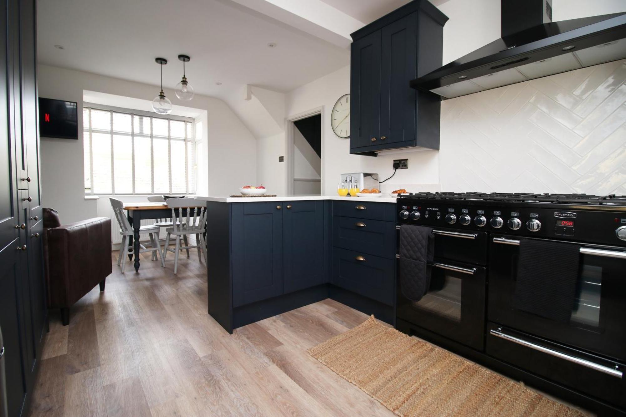 Stylish Home In Bath With Driveway Parking, 10Min From City 外观 照片