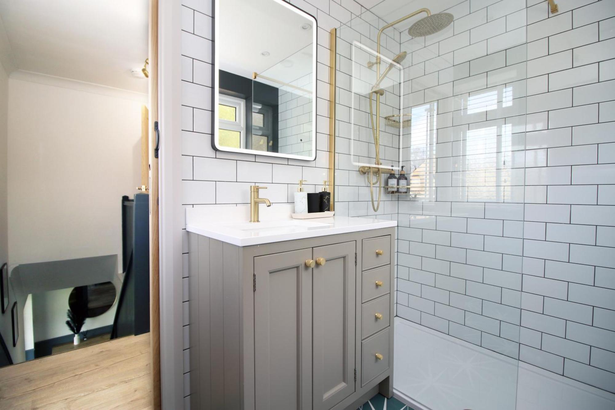 Stylish Home In Bath With Driveway Parking, 10Min From City 外观 照片