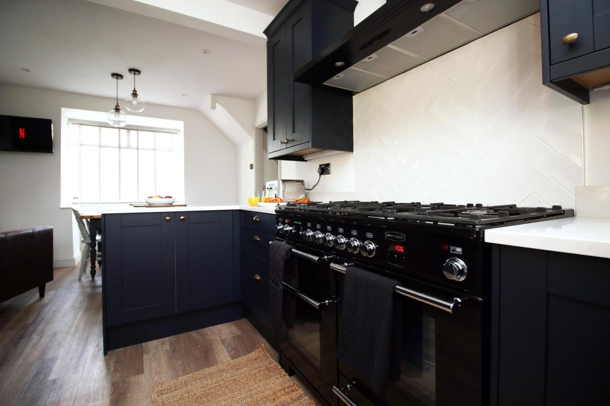Stylish Home In Bath With Driveway Parking, 10Min From City 外观 照片