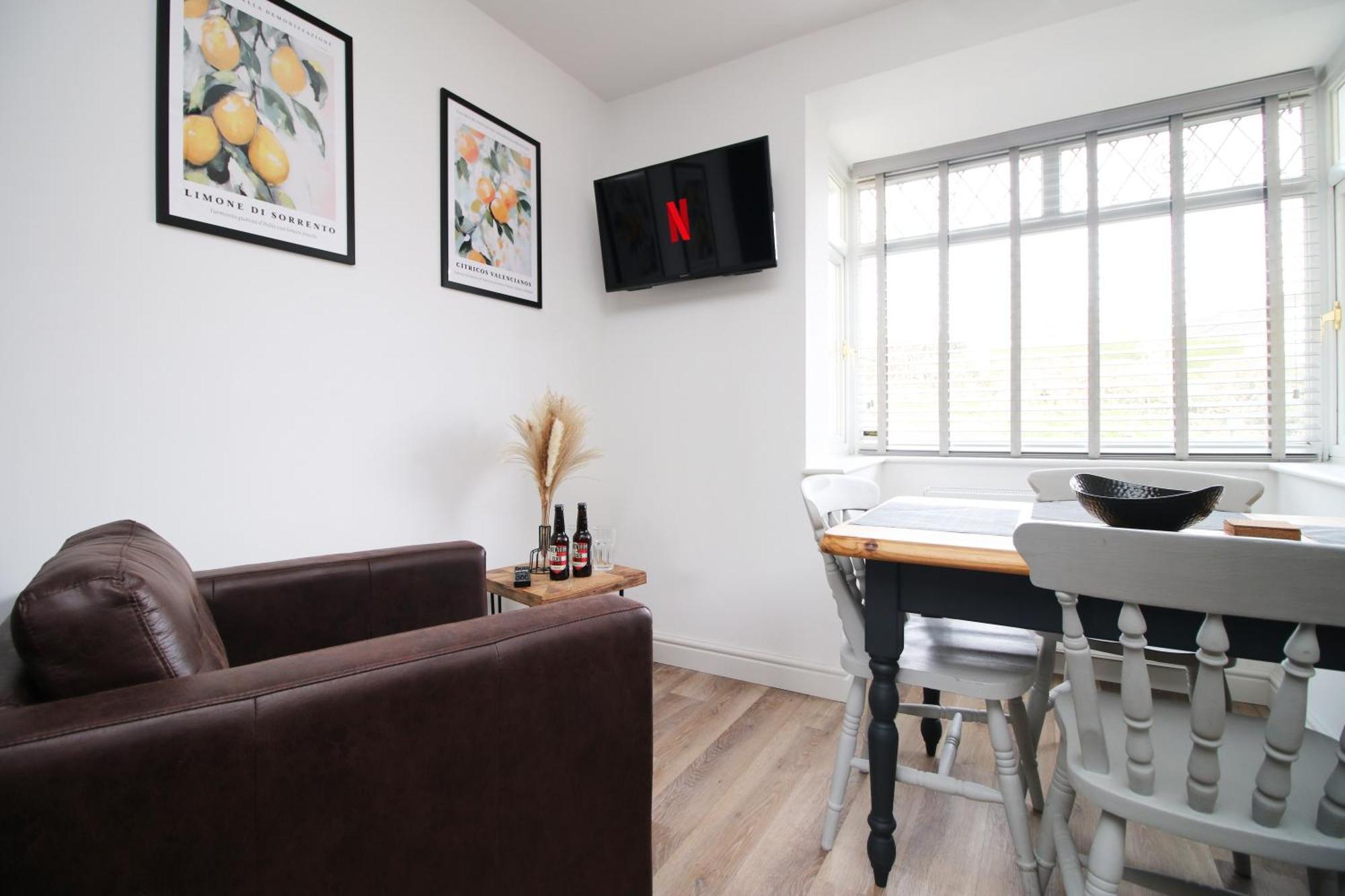 Stylish Home In Bath With Driveway Parking, 10Min From City 外观 照片