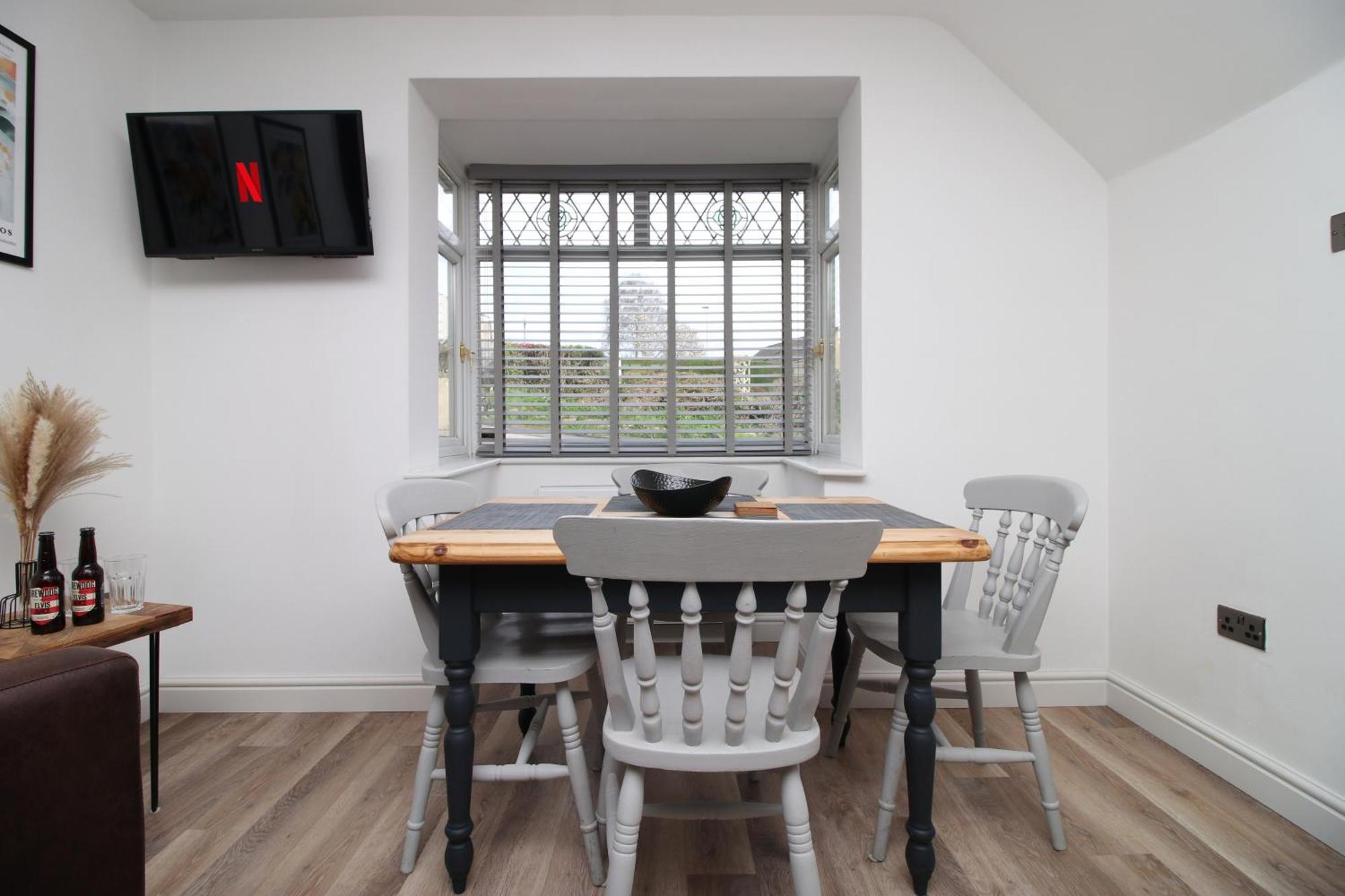 Stylish Home In Bath With Driveway Parking, 10Min From City 外观 照片