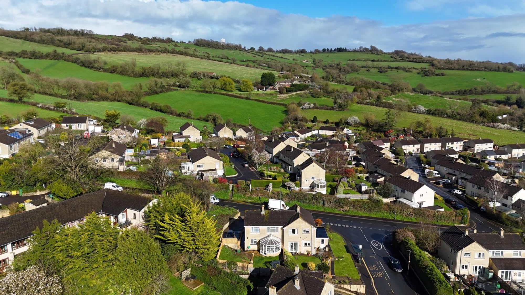 Stylish Home In Bath With Driveway Parking, 10Min From City 外观 照片
